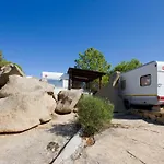 Baia Saraceno مكان تخييم *